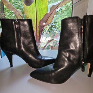 Vince Camuto Genuine leather ankle boots Size 9 pre-loved yet in good condition